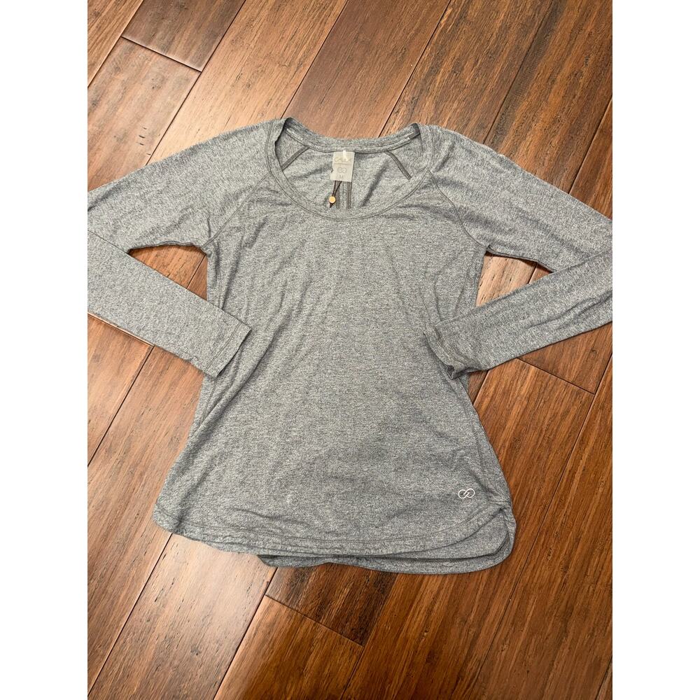 long-sleeve workout shirt CALIA Carrie Underwood Medium